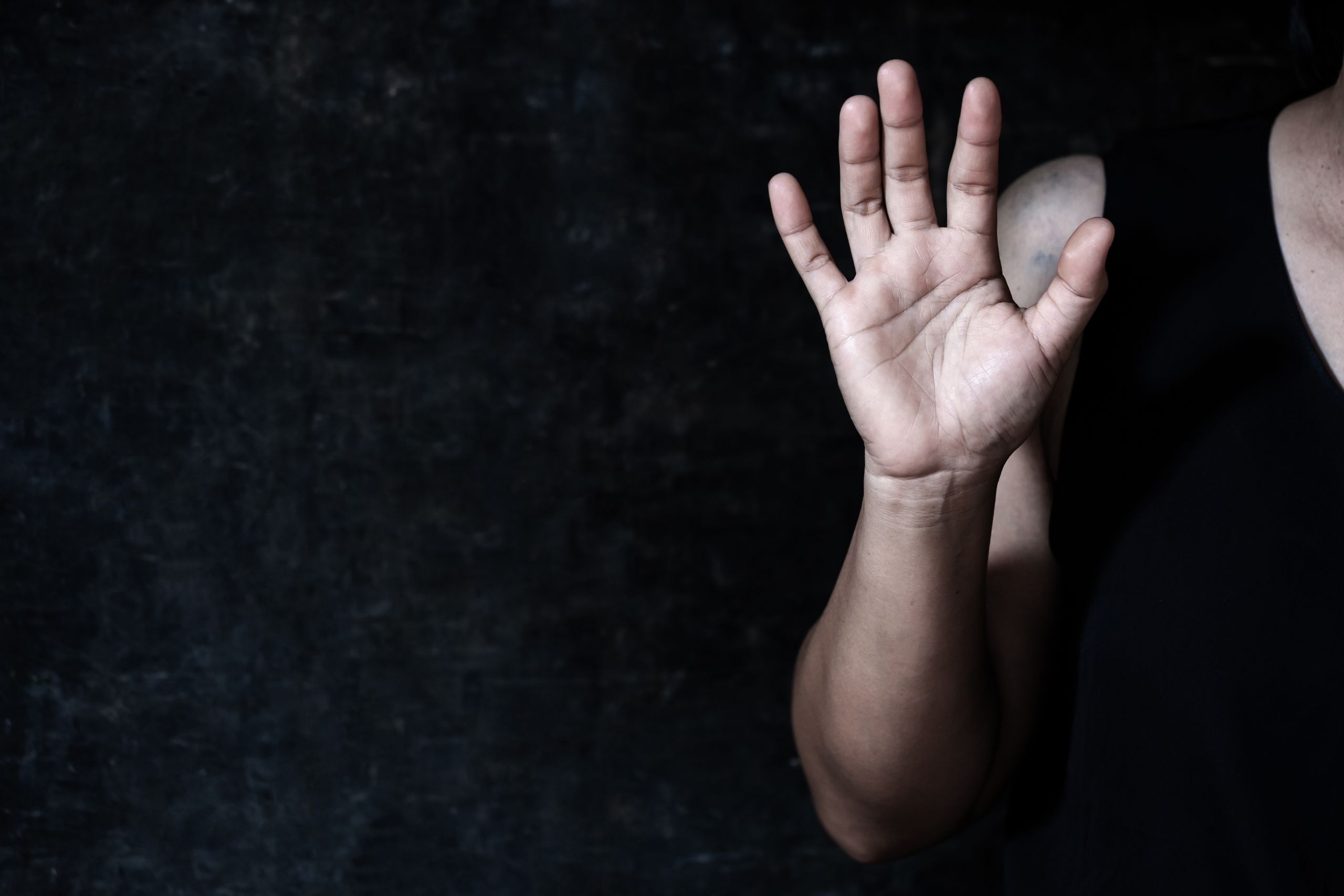 Orden de alejamiento y delito de lesiones leves: lo que debes saber